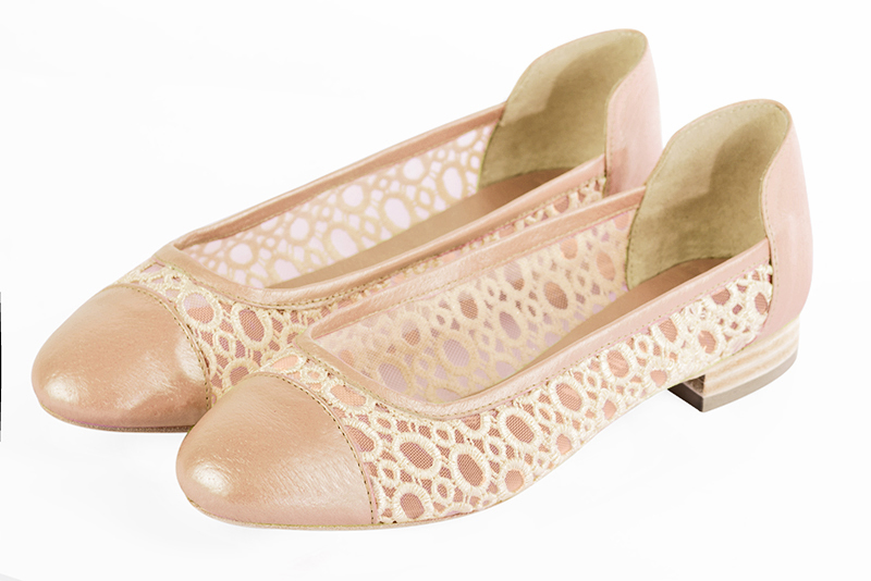 Powder pink and champagne white women's ballet pumps, with low heels. Round toe. Flat leather soles. Front view - Florence KOOIJMAN